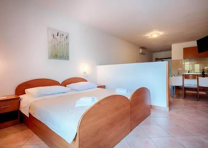 Bruna Lastovo-comfort One Bedroom With Balcony And Sea View-plavi *